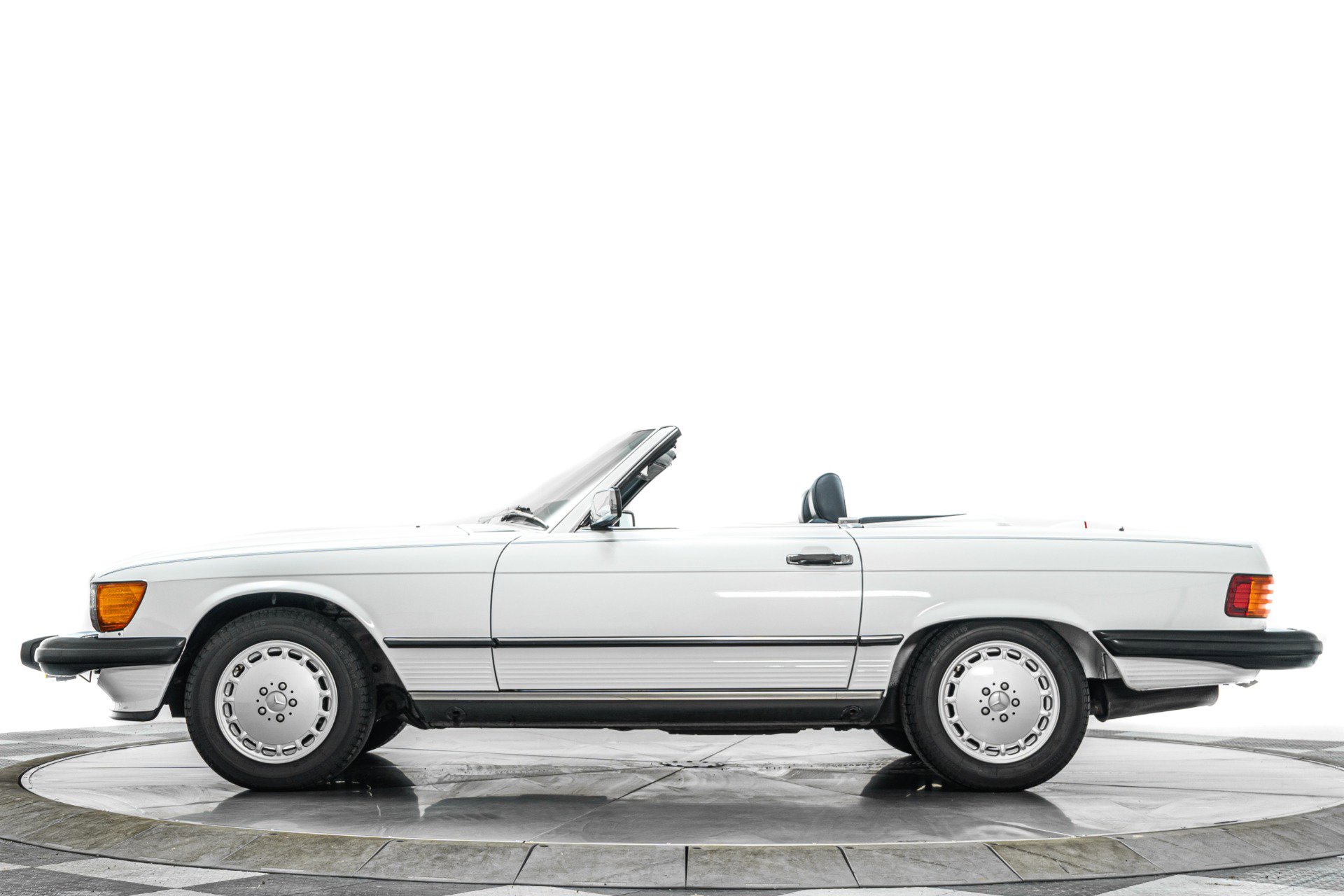 Used 1987 Mercedes-Benz 560 SL image 6