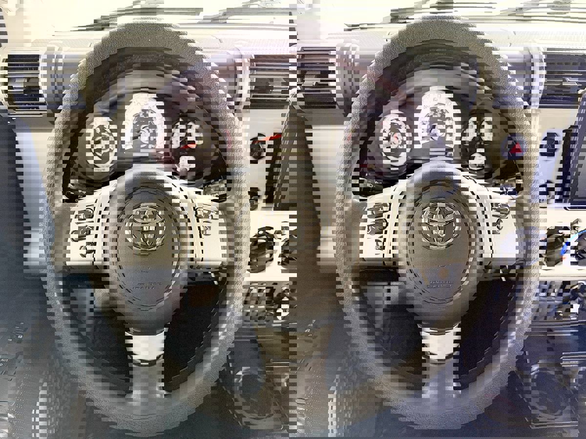 Used 2013 Toyota FJ Cruiser 4WD image 43