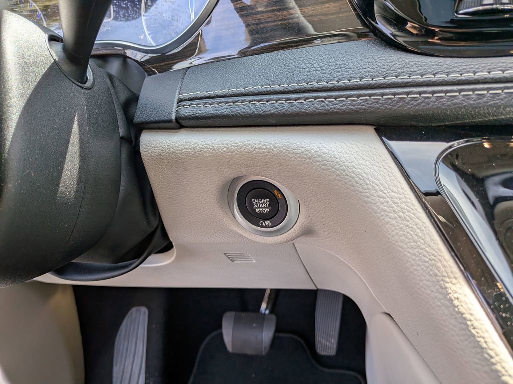 Used 2024 Chrysler Pacifica Limited image 23