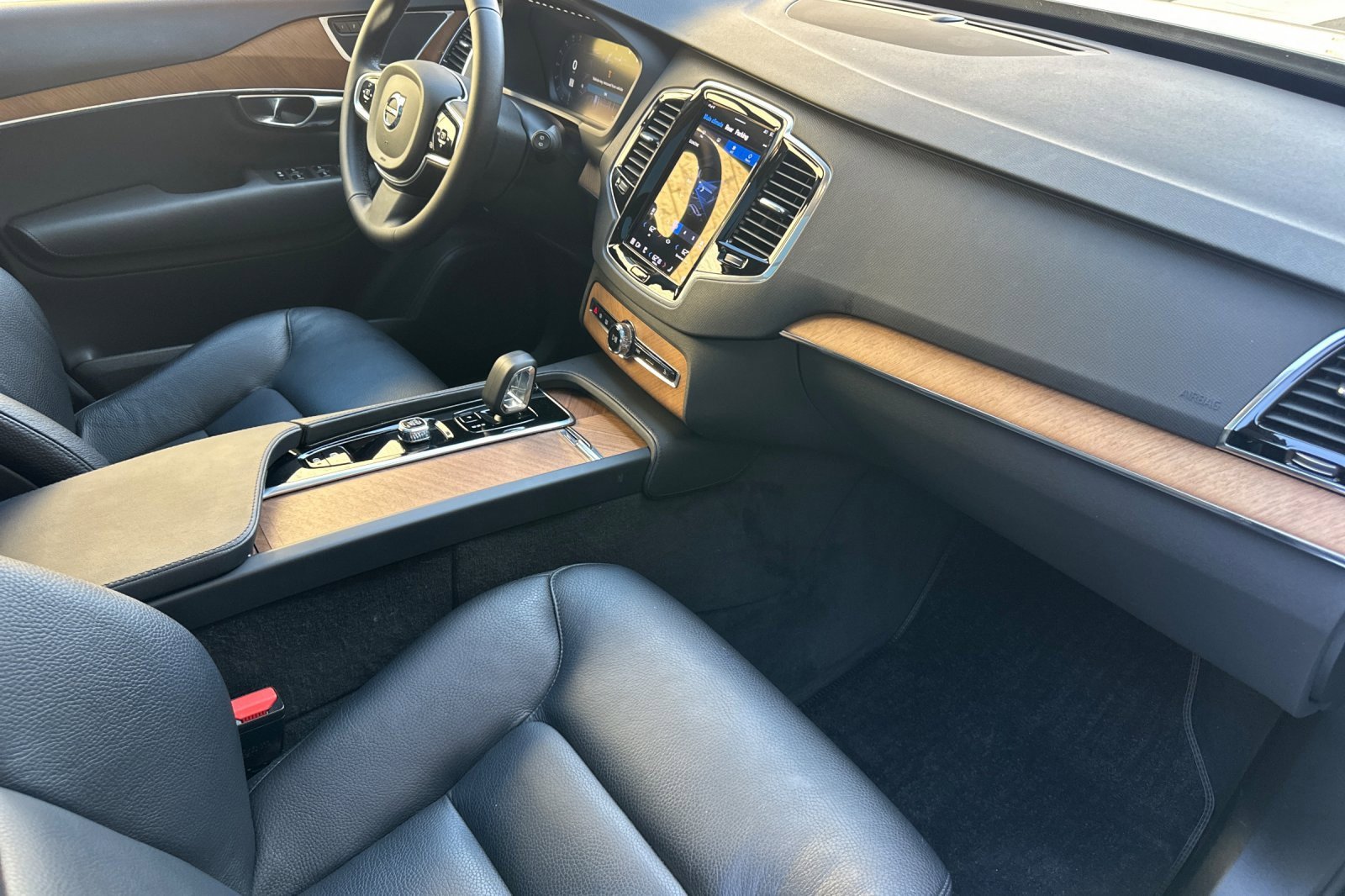 Used 2023 Volvo XC90 T8 Plus w/ Protection Package Premier image 18