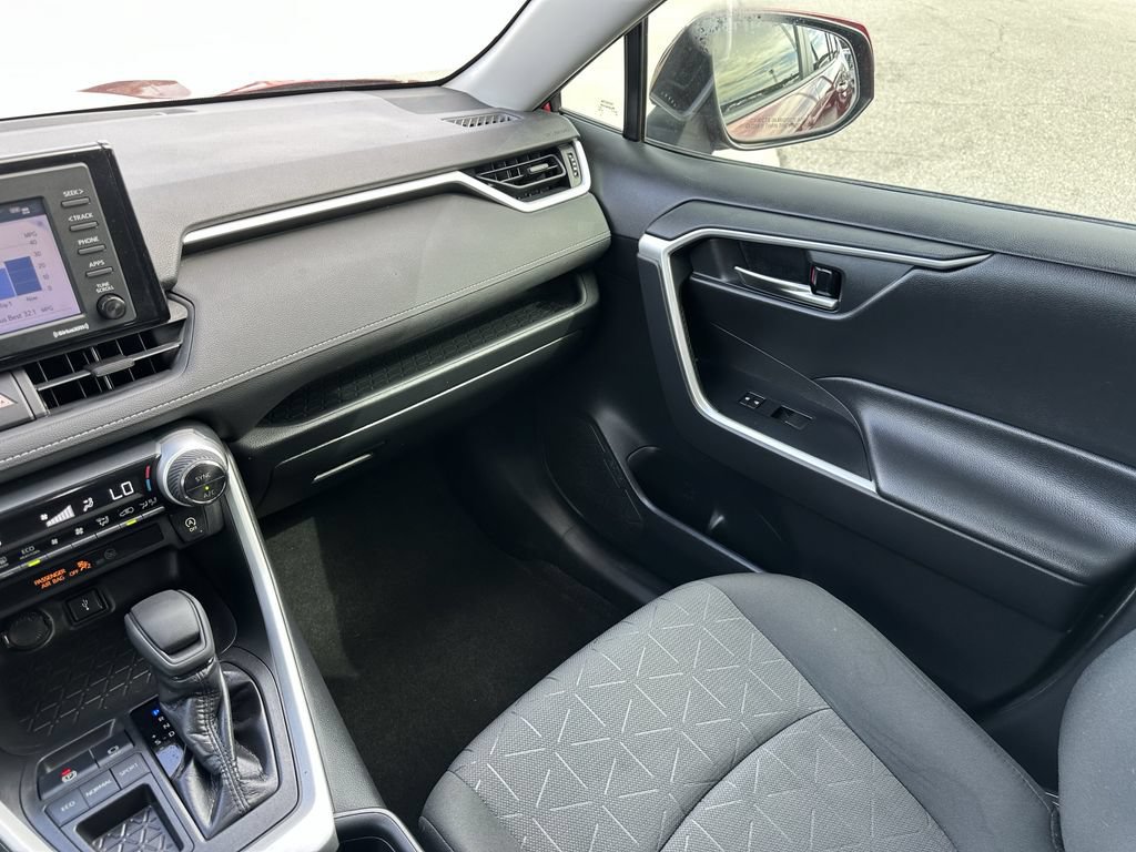 Used 2020 Toyota RAV4 XLE w/ Convenience Package FWD image 16