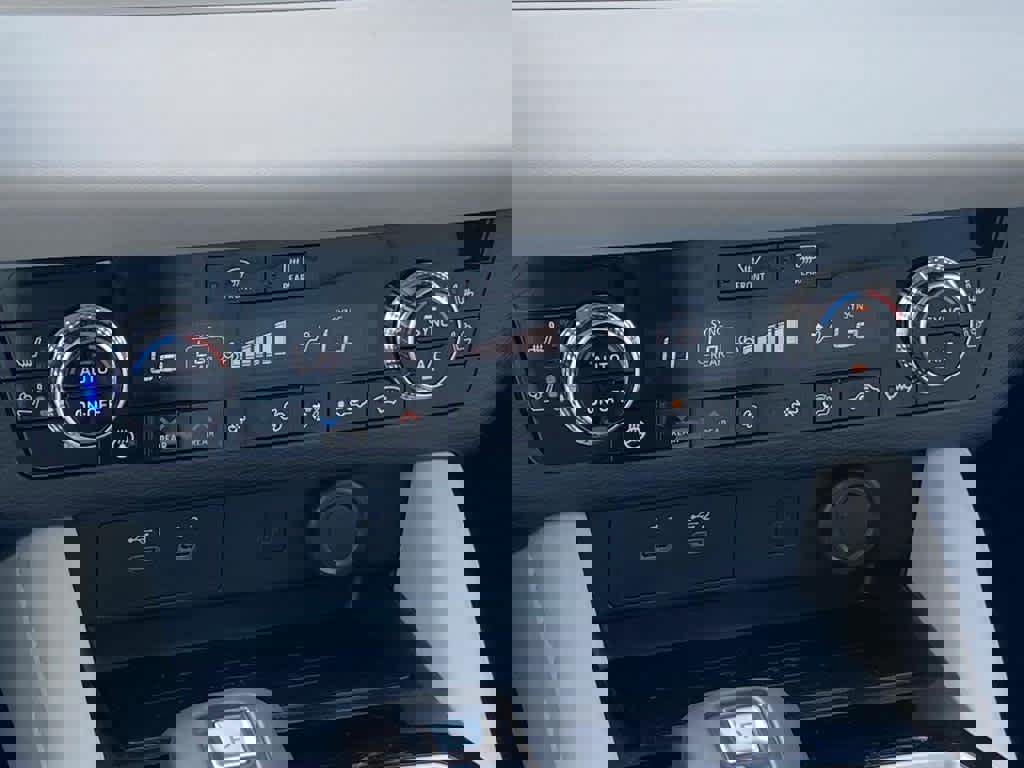 New 2025 Mitsubishi Outlander SEL image 6