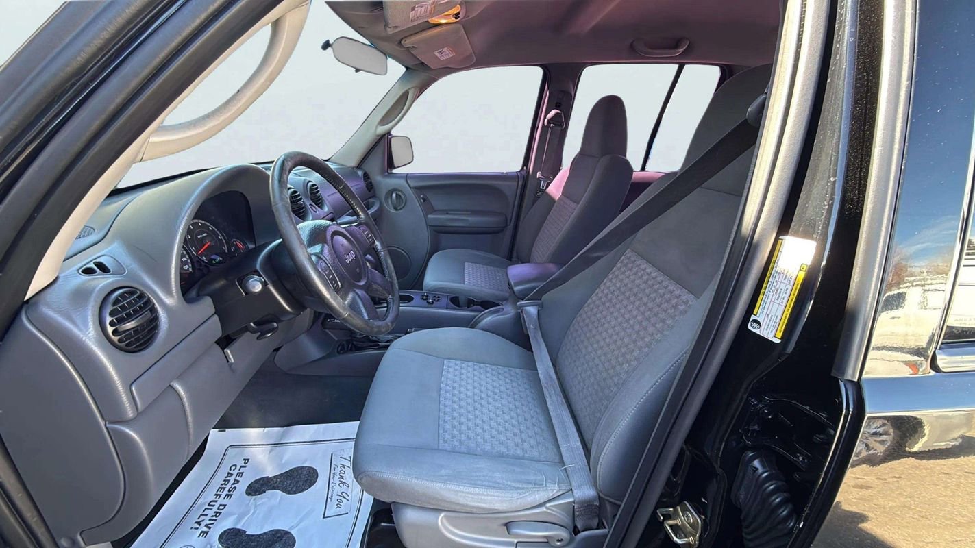 Used 2005 Jeep Liberty Sport image 10