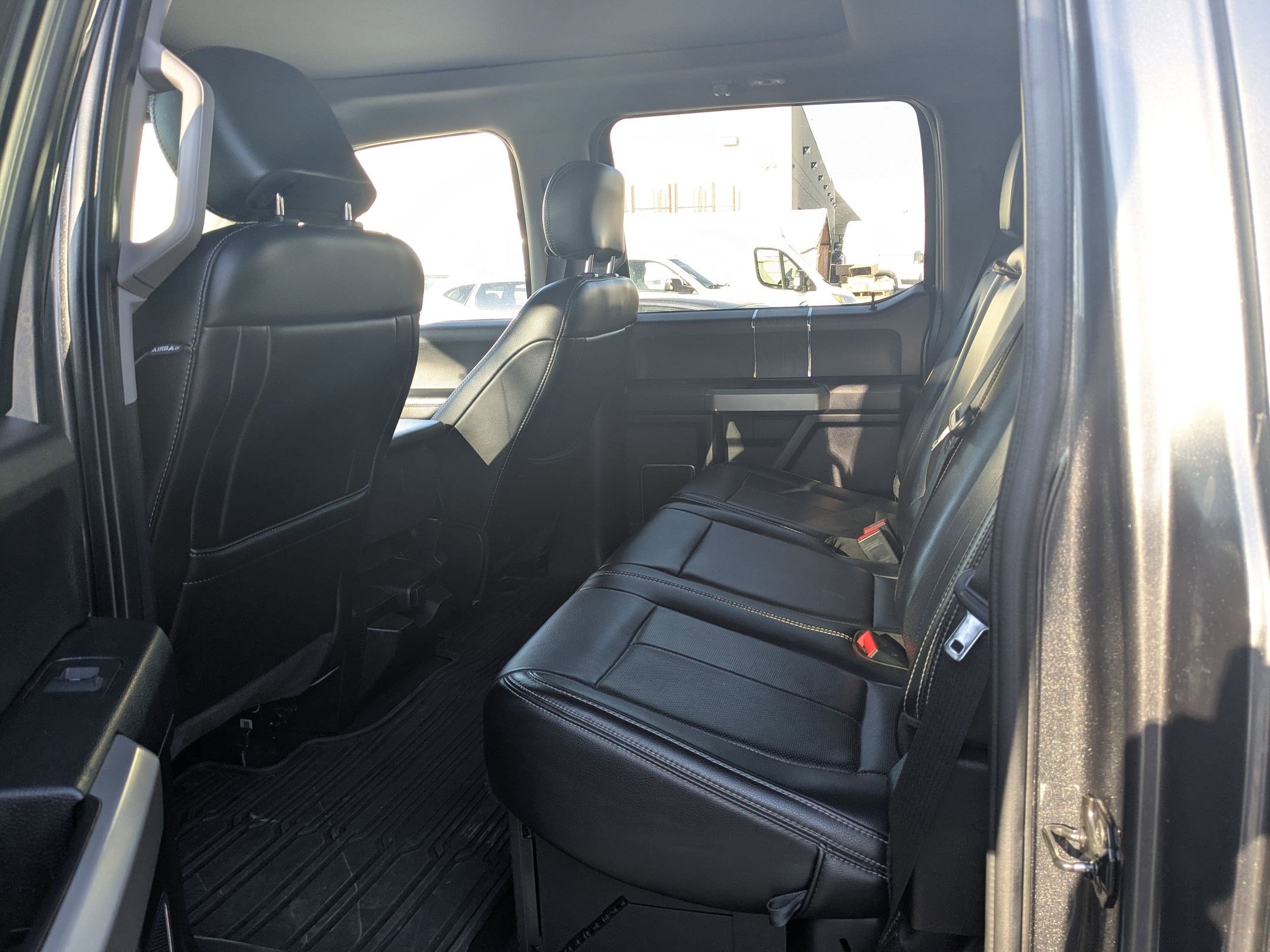 Used 2020 Ford F350 Lariat w/ Camper Package image 27