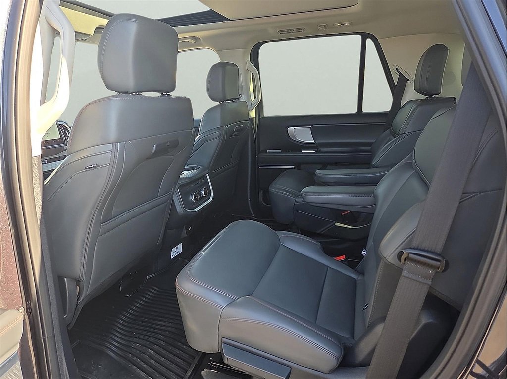 New 2025 Ford Expedition Active image 10