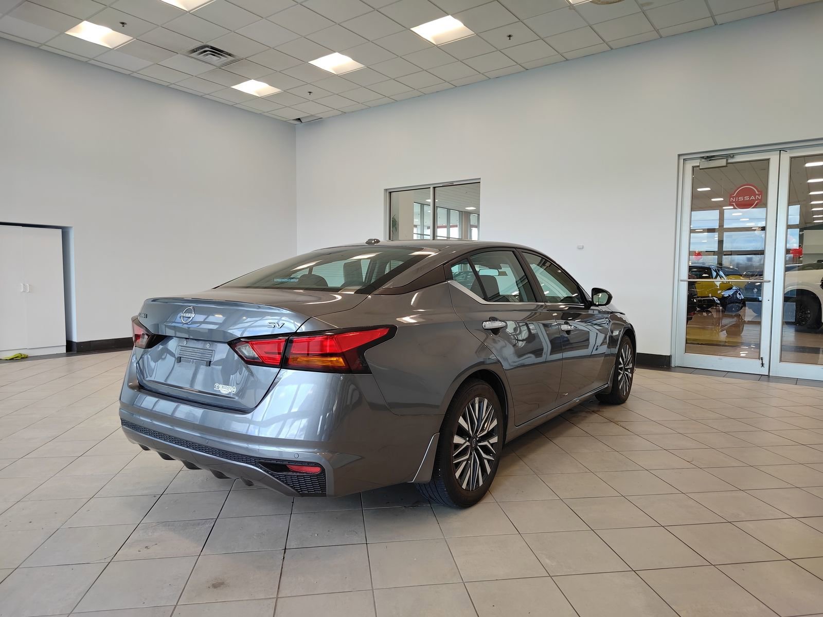 Used 2024 Nissan Altima 2.5 SV image 3