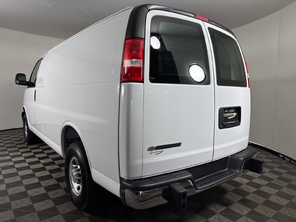 Used 2025 Chevrolet Express 2500 w/ Driver Convenience Package RWD image 3