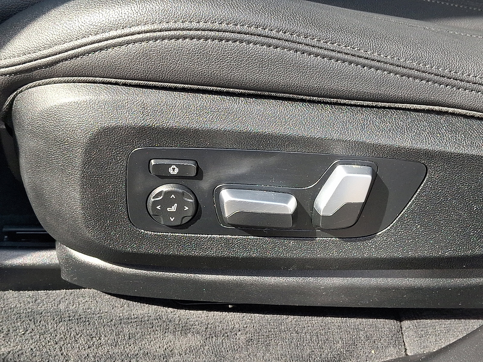 Used 2020 BMW X5 xDrive40i w/ Convenience Package image 28