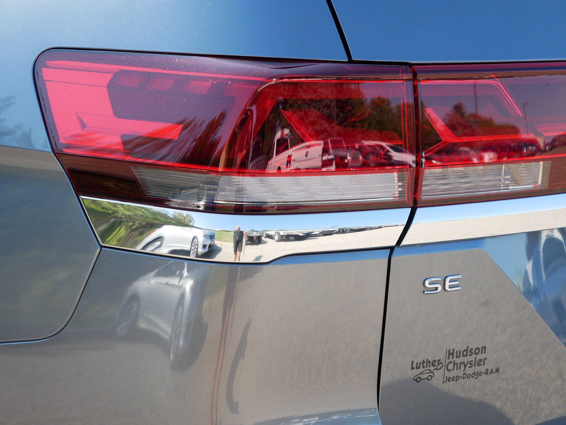 Used 2025 Volkswagen Atlas SE image 17