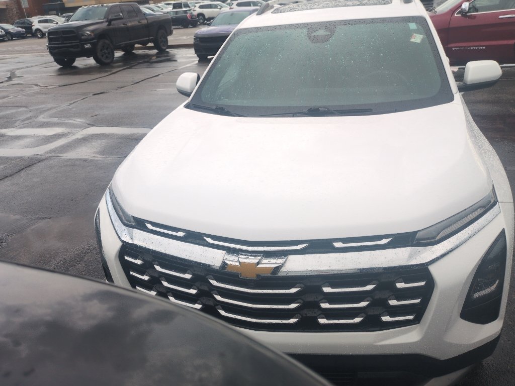 Used 2025 Chevrolet Equinox LT w/ Convenience Package II FWD image 2