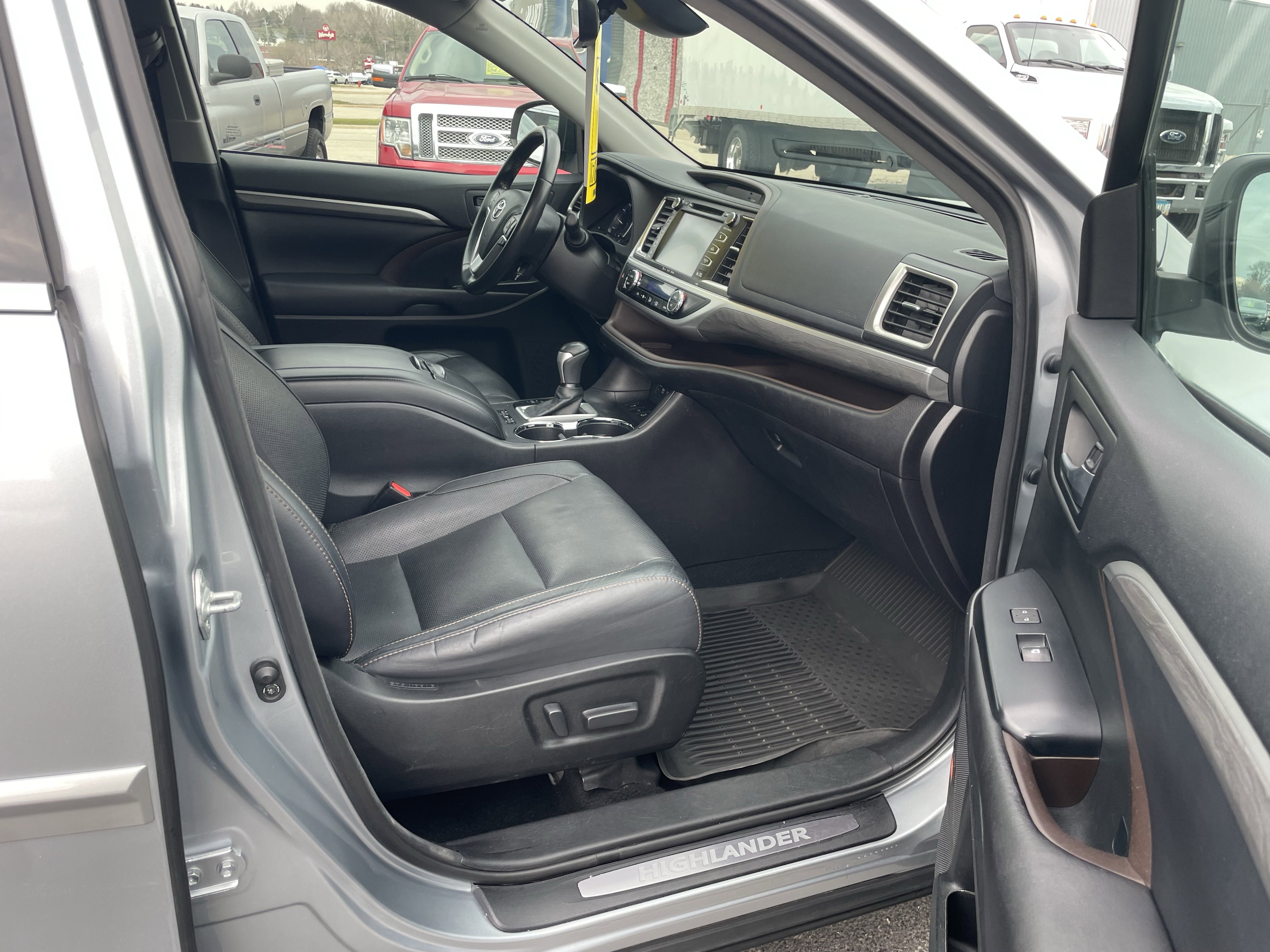 Used 2017 Toyota Highlander Limited w/ Protection Package #3 image 33