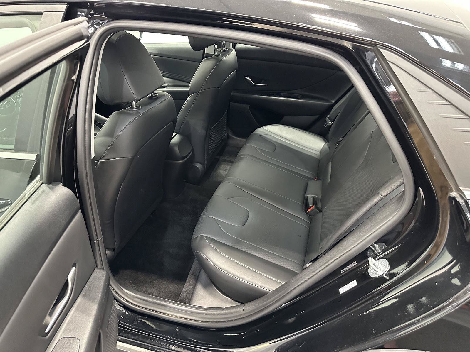 Certified 2023 Hyundai Elantra Limited FWD image 28