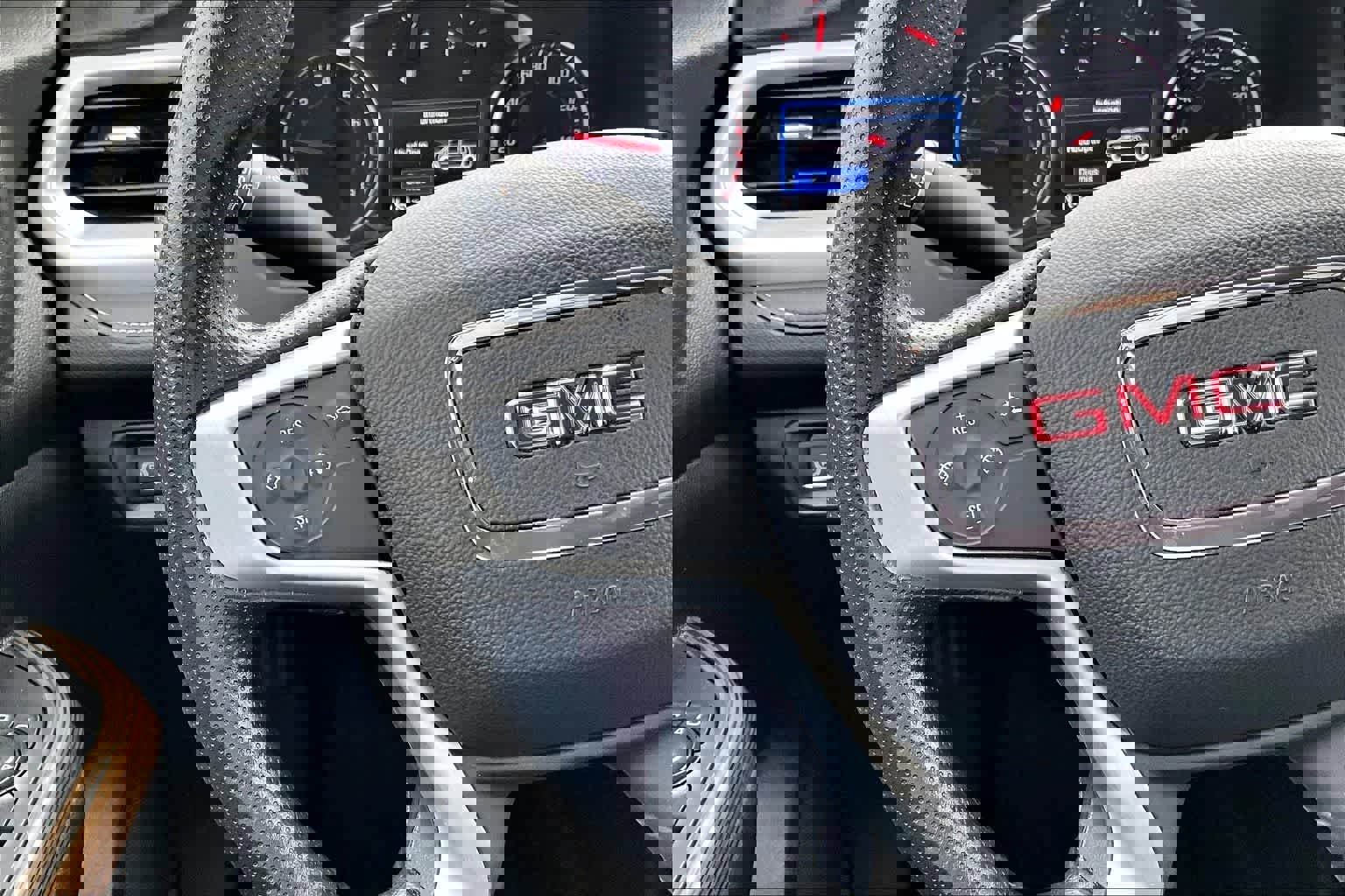 Used 2023 GMC Acadia SLE w/ Driver Convenience Package image 25