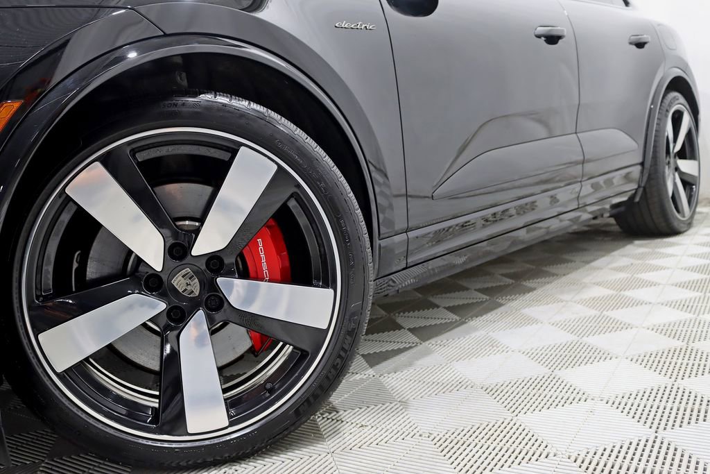 Used 2025 Porsche Macan Turbo Electric AWD/4WD image 5