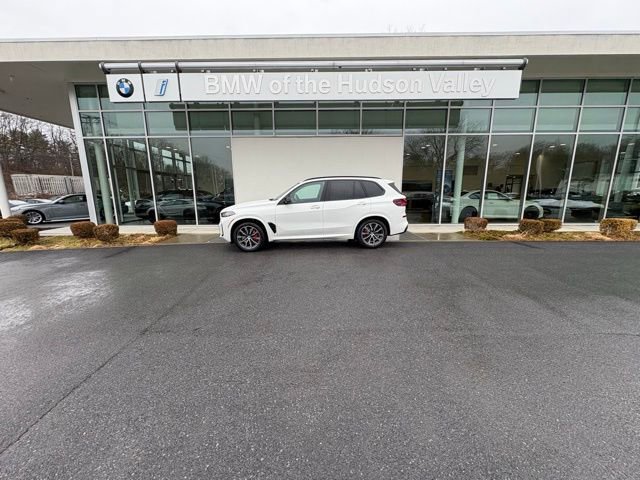 New 2026 BMW X5 M60i w/ Climate Comfort Package AWD/4WD image 1