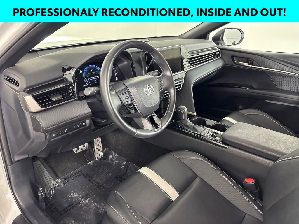 Used 2025 Toyota Camry SE w/ Convenience Package FWD image 7