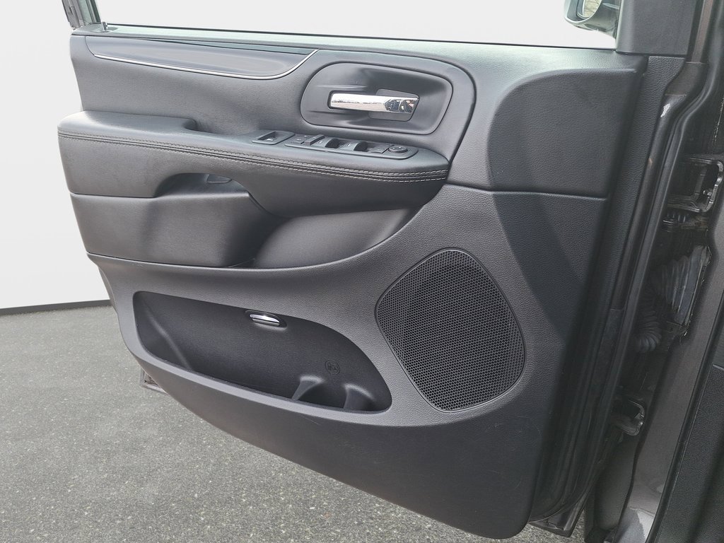 Used 2019 Dodge Grand Caravan SE image 27
