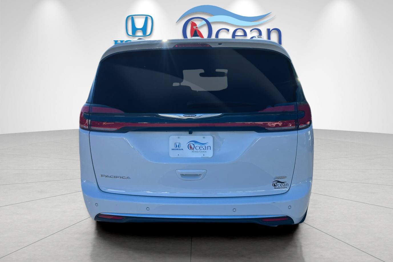 Used 2026 Chrysler Pacifica Pinnacle AWD/4WD image 4