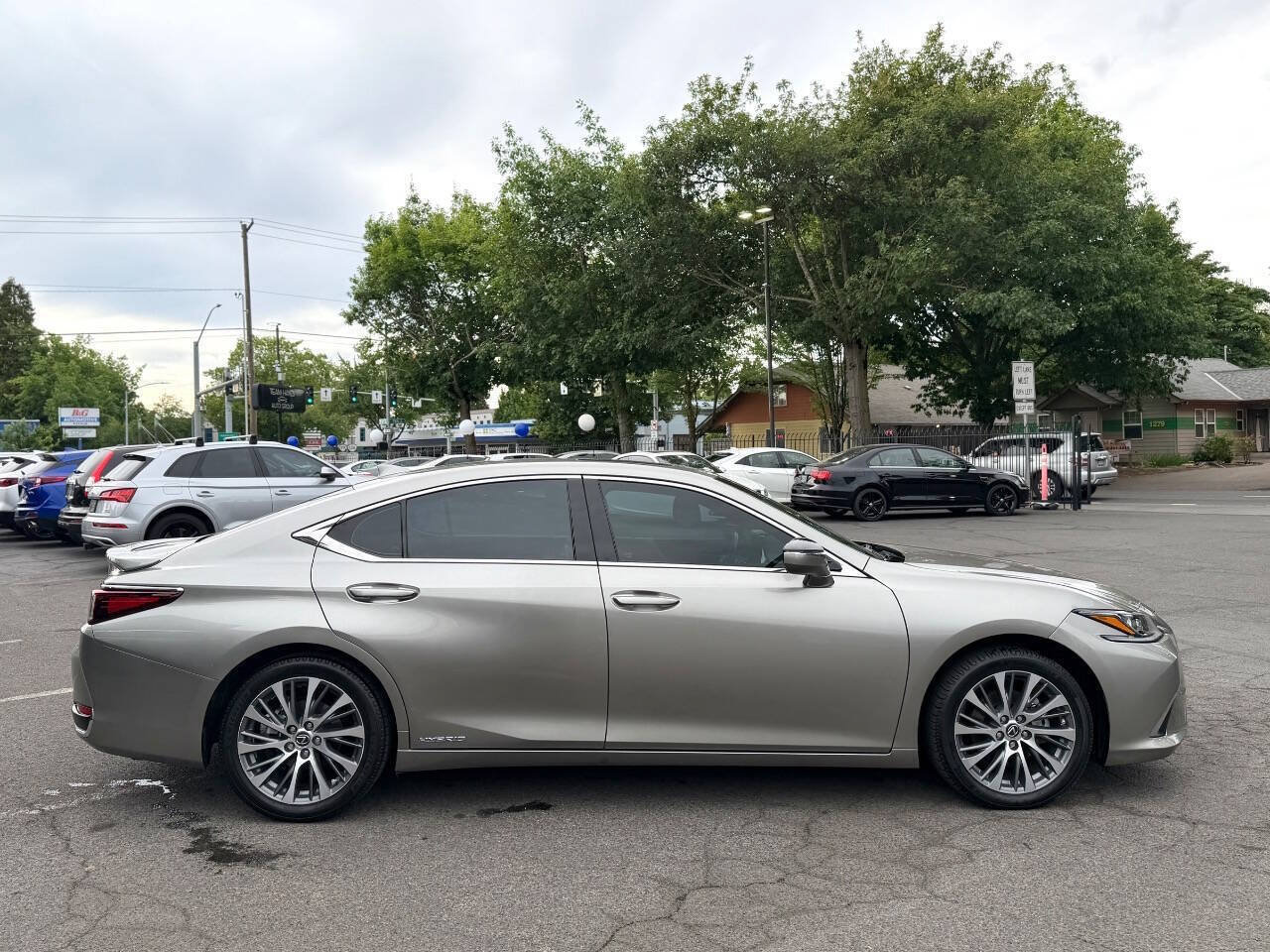 Used 2021 Lexus ES 300h w/ Premium Package FWD image 5