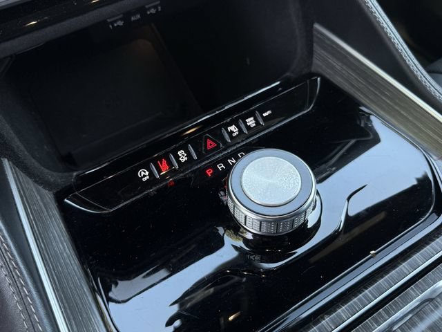Used 2024 Jeep Wagoneer L Series II RWD image 18