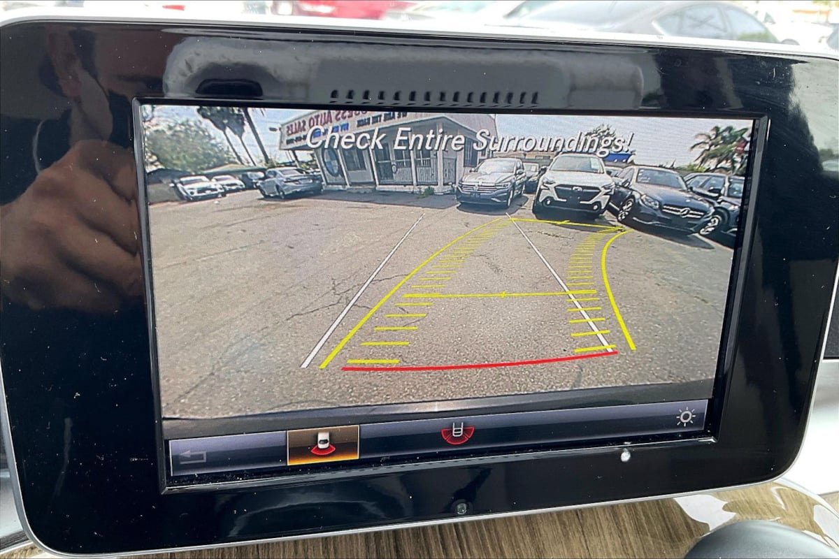 Used 2018 Mercedes-Benz GLC 300 w/ Premium Package image 21