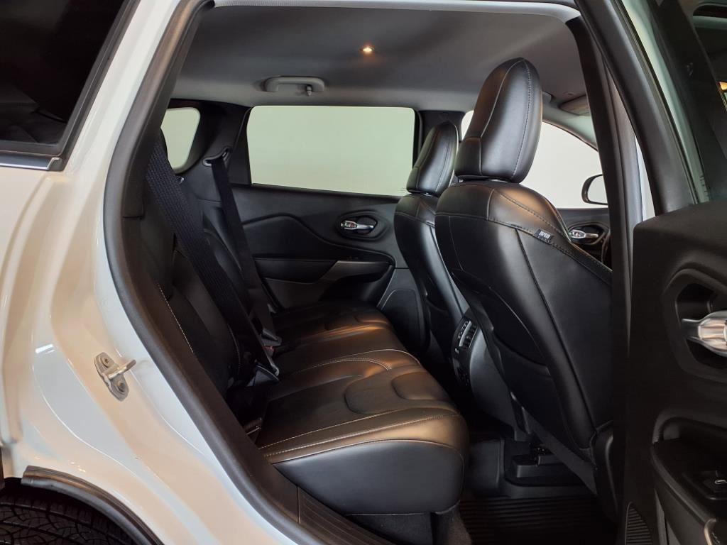 Used 2019 Jeep Cherokee Limited image 11