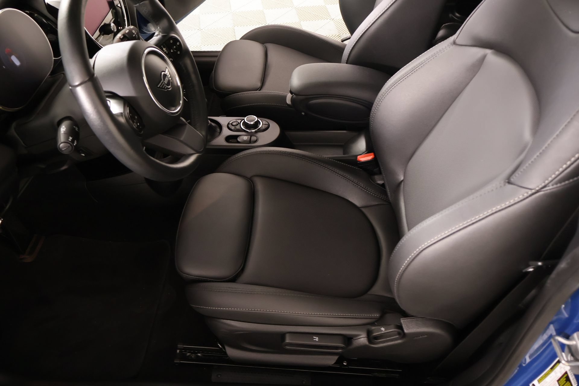 Used 2024 MINI Cooper SE FWD image 11