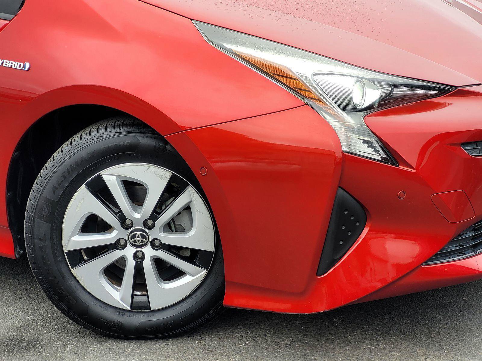 Used 2017 Toyota Prius Two w/ Prius Two Safety Plus Package FWD image 5