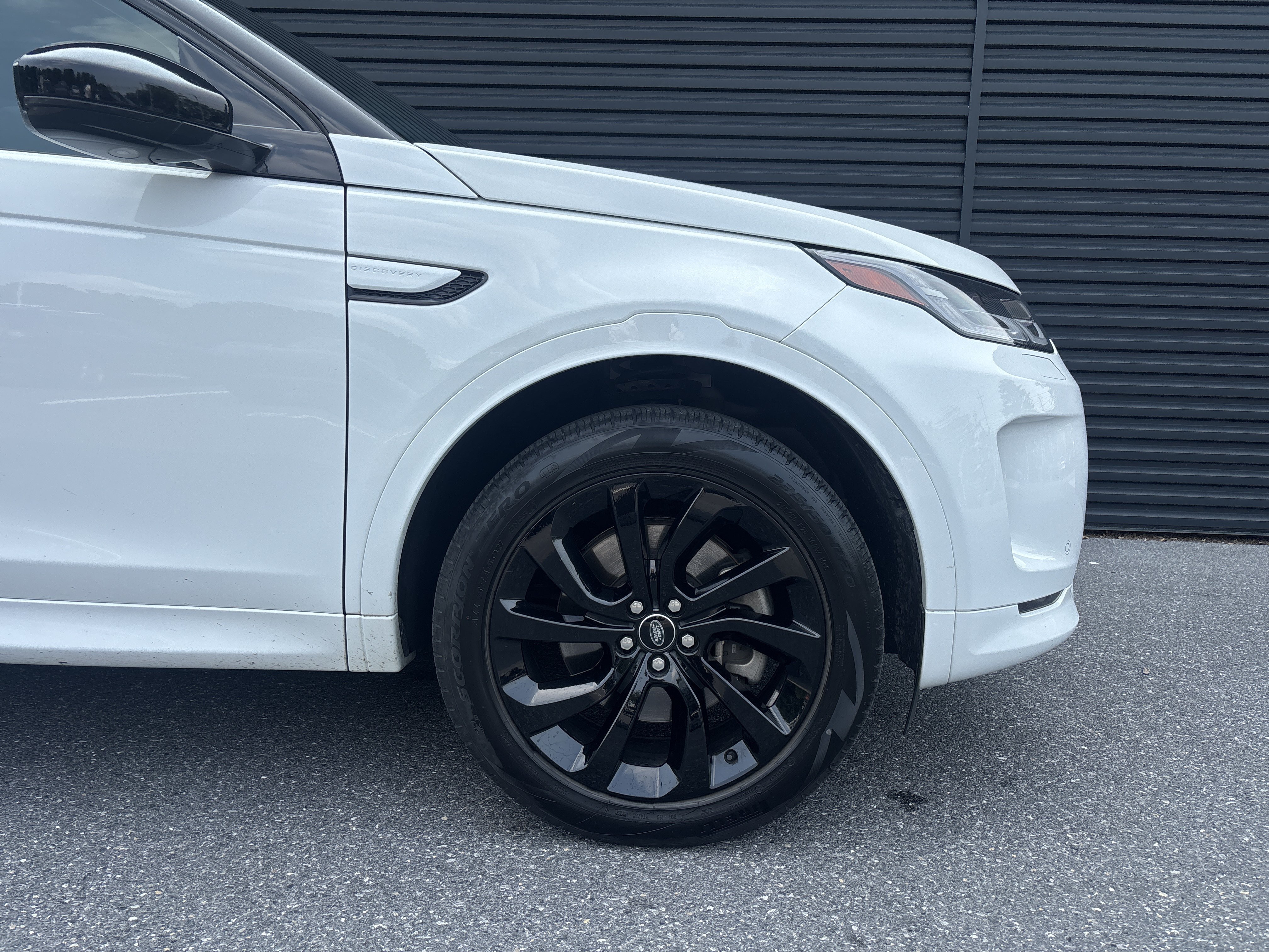 Used 2023 Land Rover Discovery Sport SE R-Dynamic AWD/4WD image 7