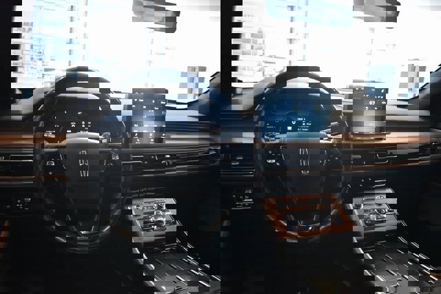 Used 2021 Lincoln Aviator Reserve w/ Equipment Group 201A image 25