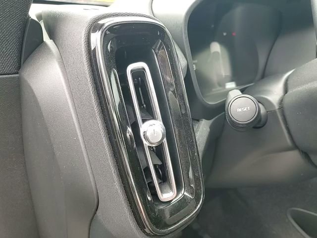 Used 2023 Volvo C40 P8 Recharge Ultimate image 11