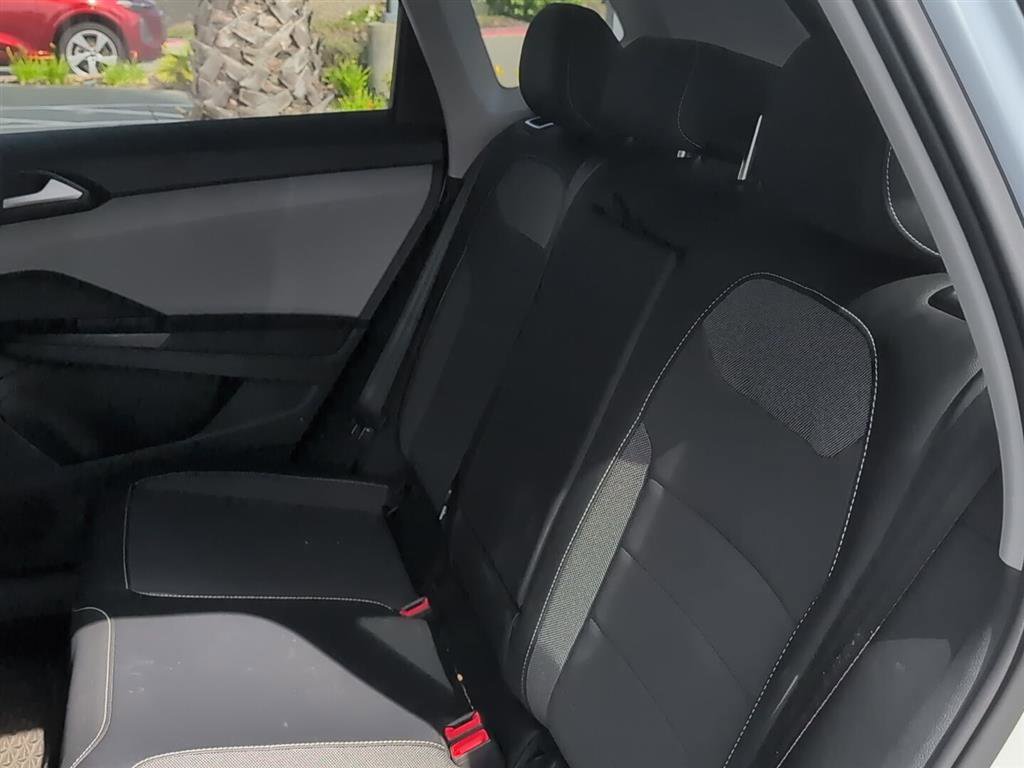 Used 2022 Volkswagen Taos SE FWD image 18