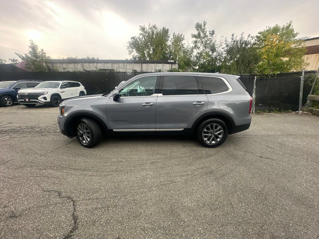 Used 2024 Kia Telluride LX AWD/4WD image 3