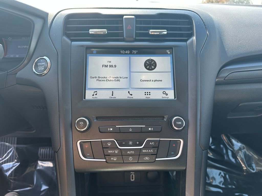 Used 2018 Ford Fusion SE w/ Equipment Group 201A FWD image 25