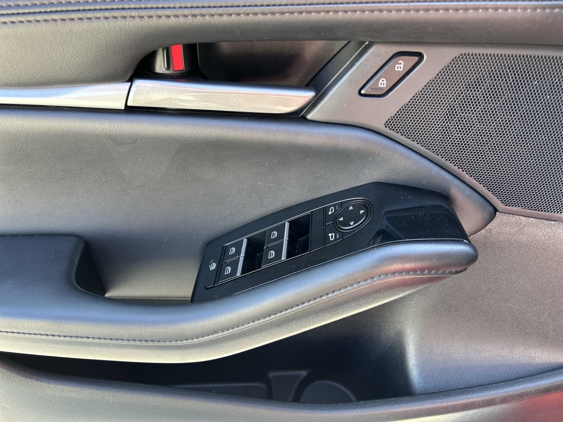 Used 2024 MAZDA MAZDA3 s FWD image 15