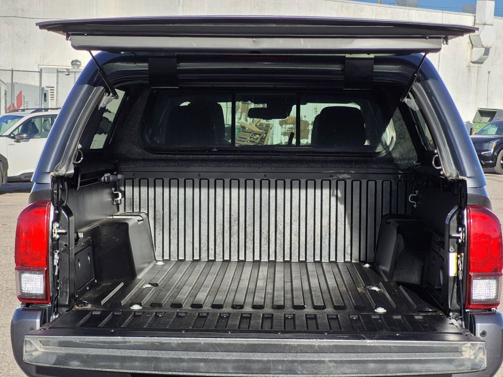 Used 2018 Toyota Tacoma TRD Sport w/ Technology Package image 15