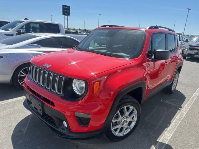 Used 2023 Jeep Renegade Latitude w/ Sun/Sound Group AWD/4WD image 1