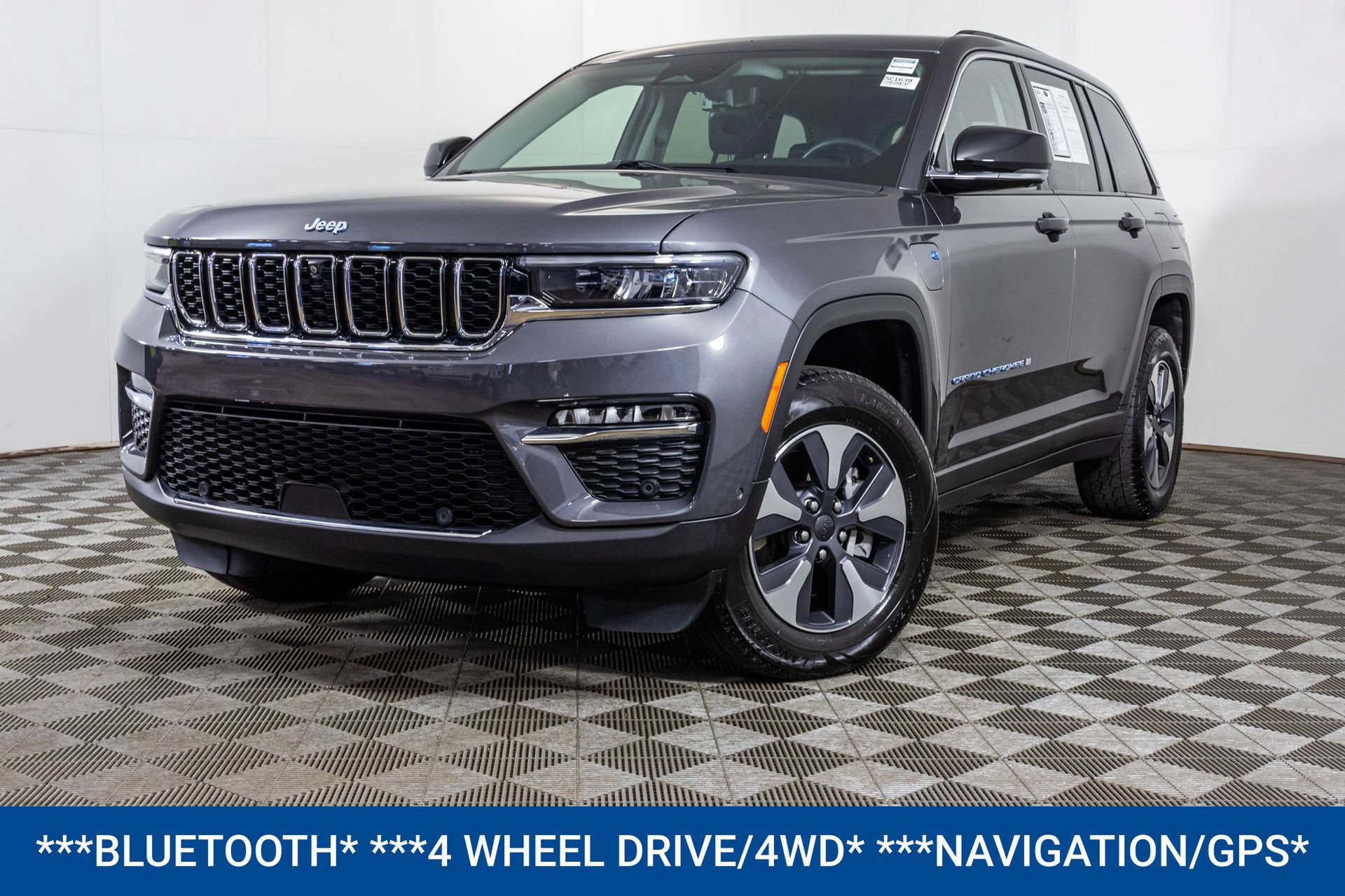 Used 2022 Jeep Grand Cherokee Limited 4xe w/ Luxury Tech Group II AWD/4WD image 2