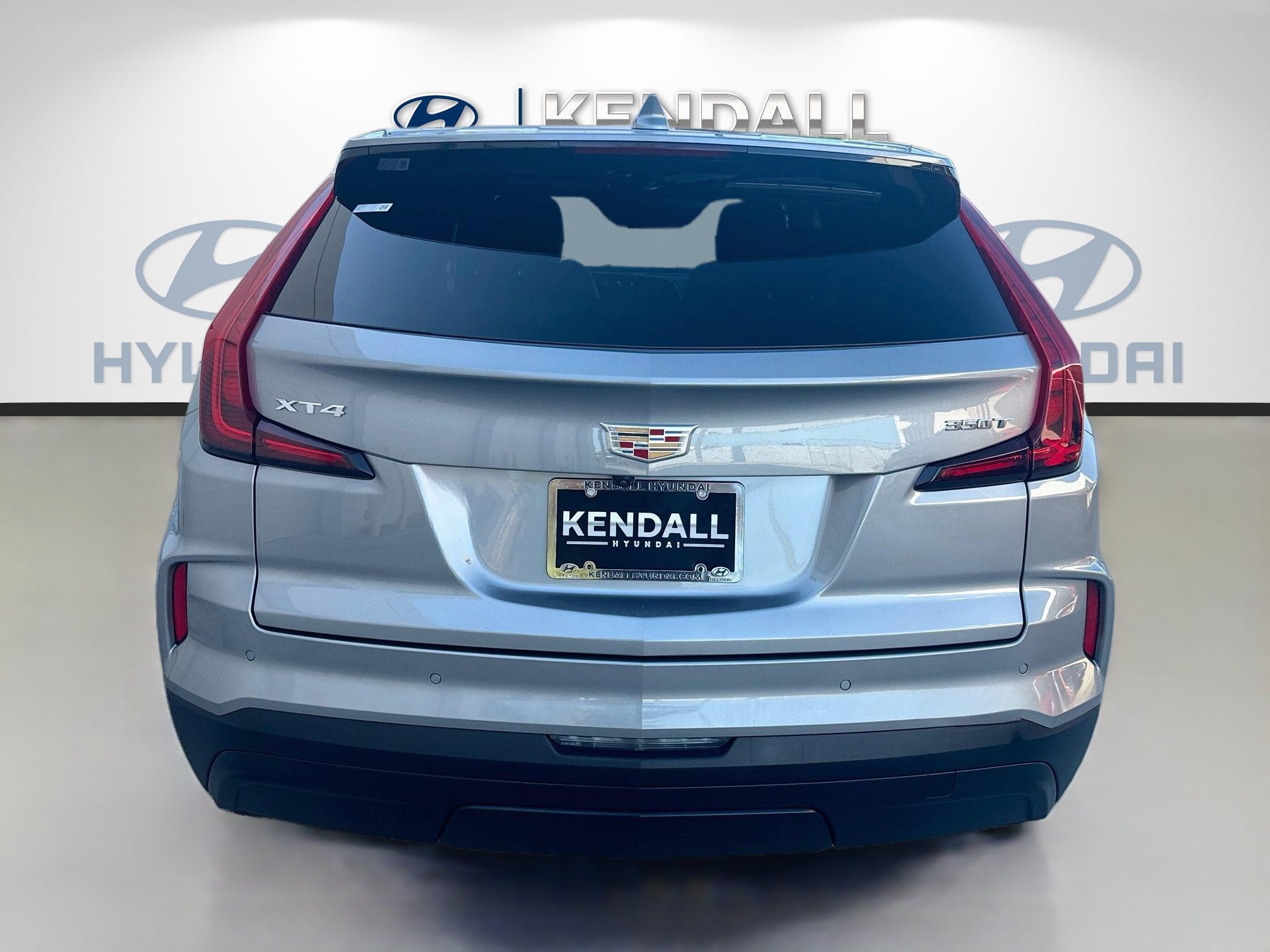Used 2024 Cadillac XT4 Luxury w/ Cold Weather Package FWD image 5