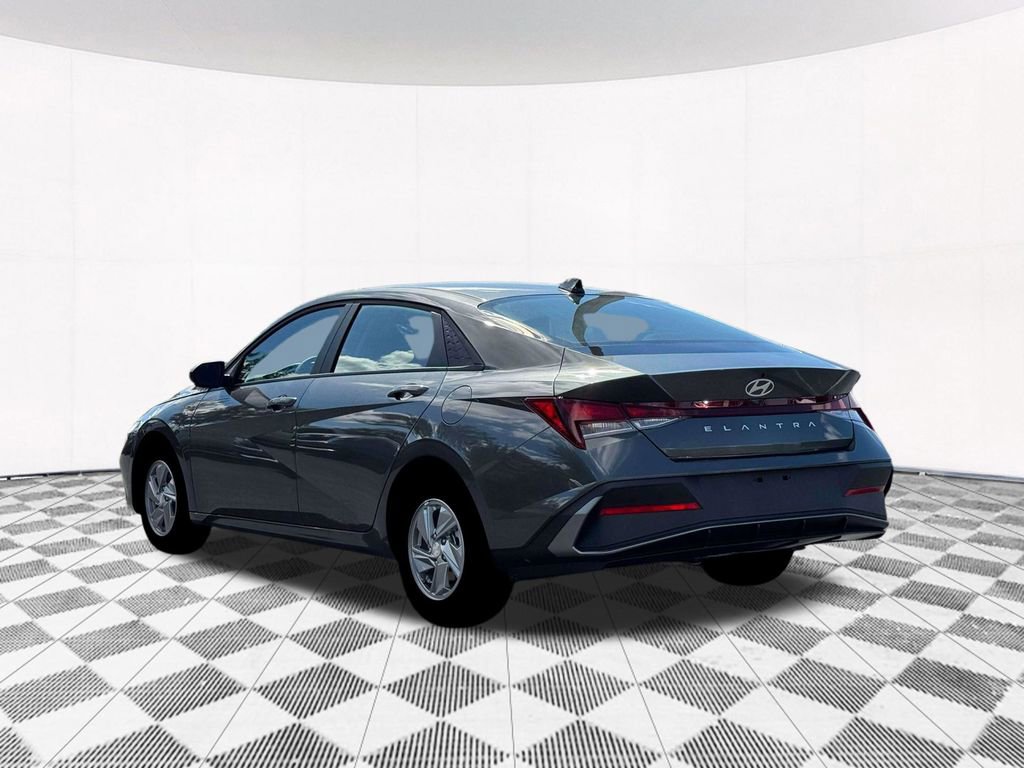 New 2026 Hyundai Elantra SE image 8