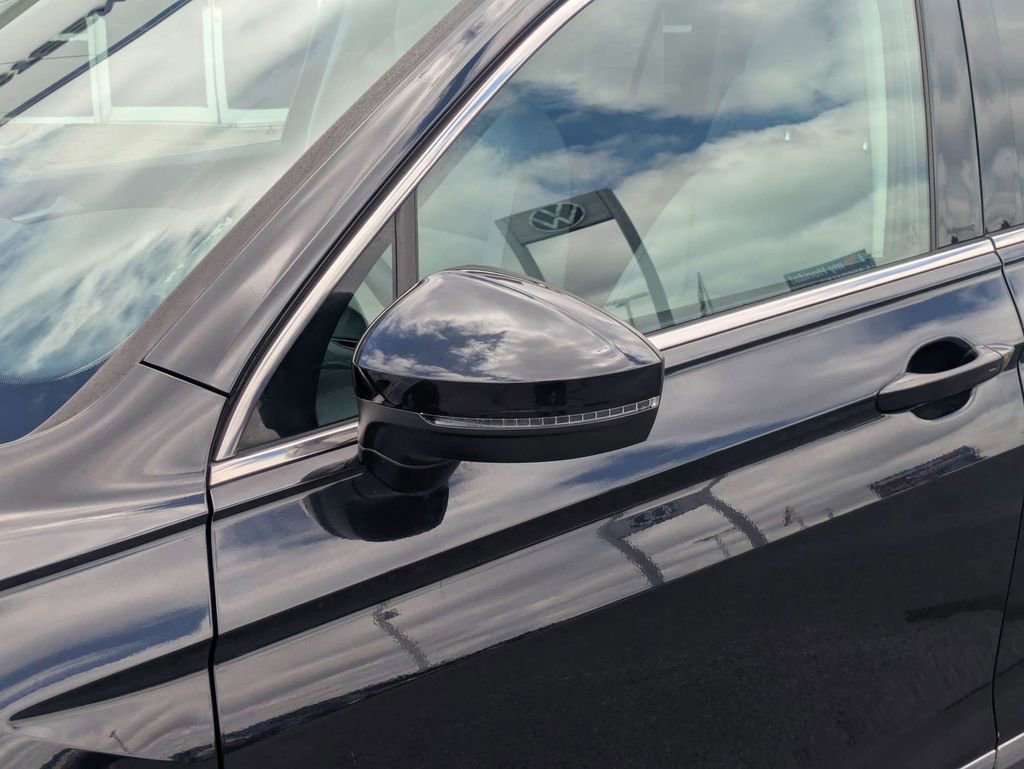 Used 2021 Volkswagen Tiguan SE AWD/4WD image 13