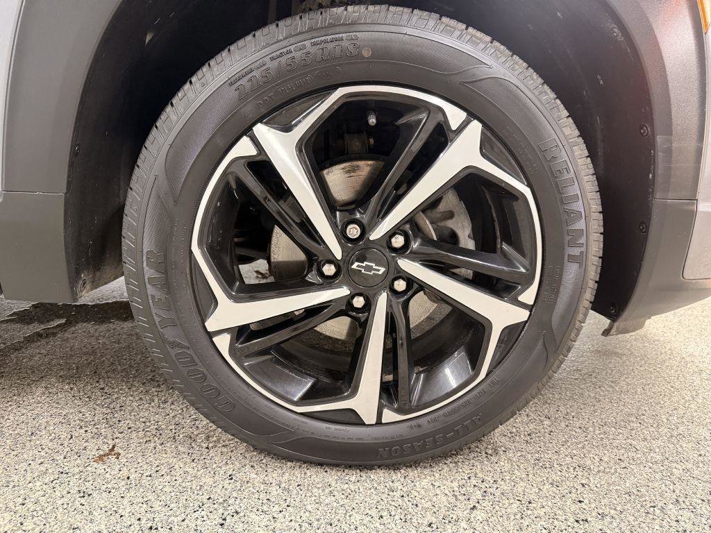 Used 2021 Chevrolet TrailBlazer RS w/ Sun and Liftgate Package AWD/4WD image 40