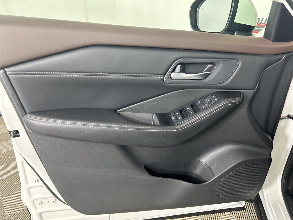 Used 2023 Nissan Rogue SV w/ SV Premium Package AWD/4WD image 10