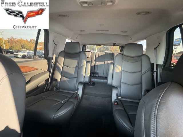 Used 2017 Cadillac Escalade Luxury AWD/4WD image 13
