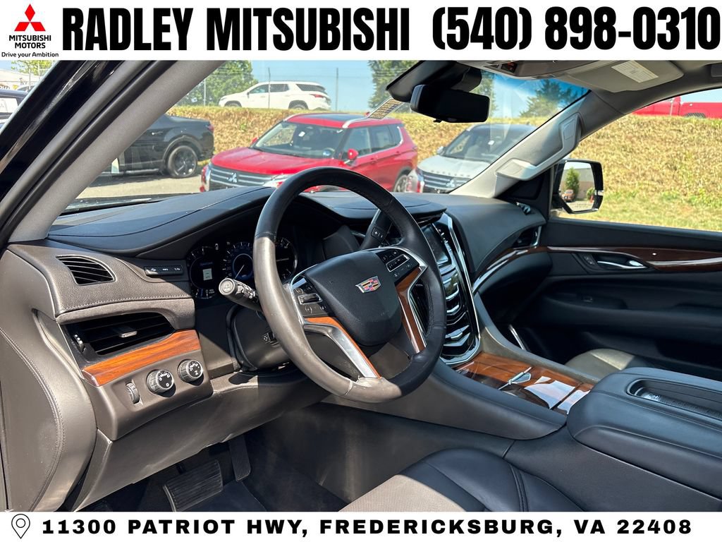 Used 2017 Cadillac Escalade ESV Luxury AWD/4WD image 4