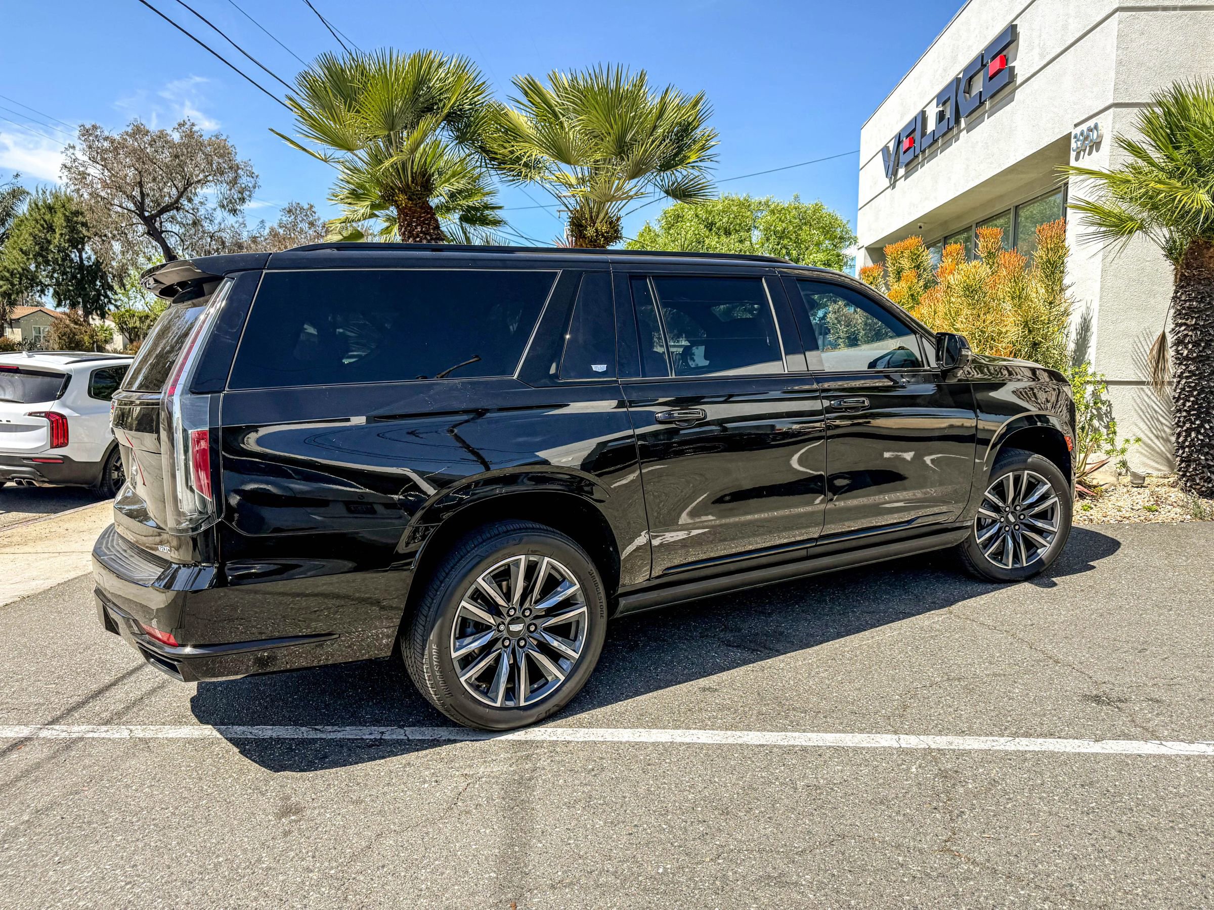 Used 2022 Cadillac Escalade ESV Sport Platinum w/ Heavy-Duty Trailer Package AWD/4WD image 7