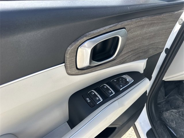 Used 2022 Kia Sorento EX w/ Panoramic Sunroof Package image 19