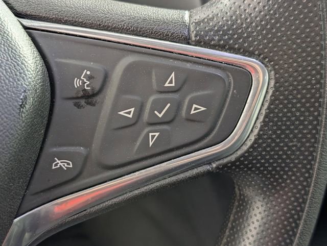 Used 2020 Chevrolet Equinox LS image 16