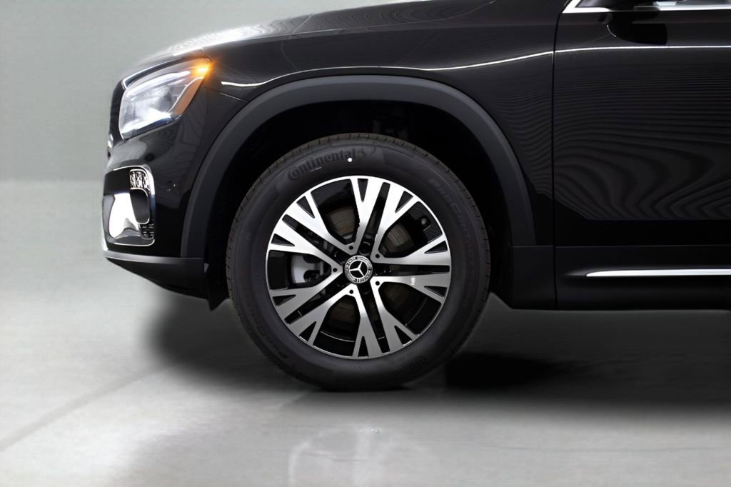 Used 2024 Mercedes-Benz GLB 250 4MATIC image 11