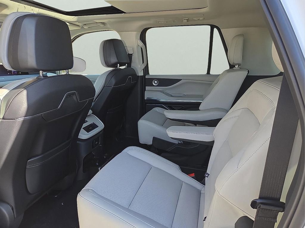 New 2025 Lincoln Navigator L Reserve AWD/4WD image 9